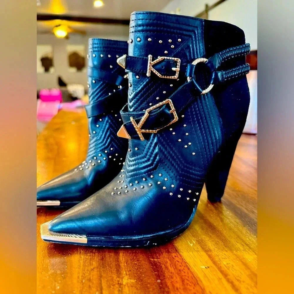 Ivy Kirzhner Boot Size 6